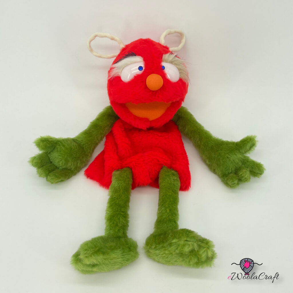 Sweet Pepper with green accent – hand puppet – ewoolacraft.com